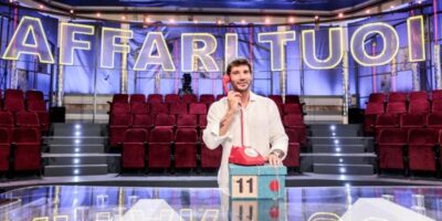 Stefano De Martino parte bene ad Affari Tuoi e saluta Amadeus